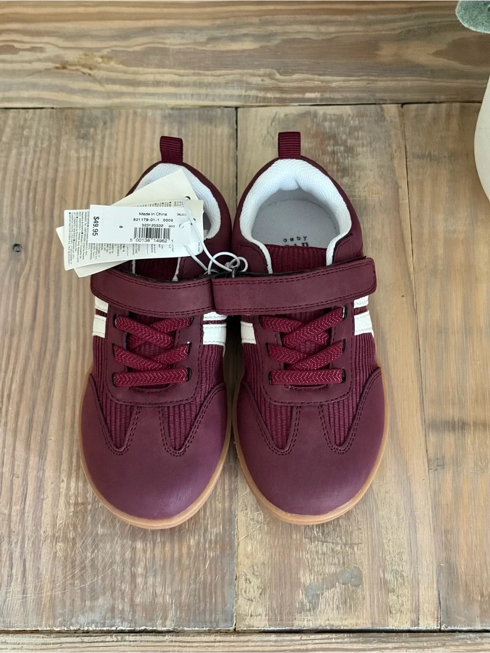 GAP stylish maroon